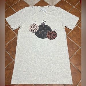Blonde-Tee’s Women’s Ornament With Leopard Tshirt